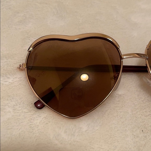 NWOT HEART SUNGLASSES - Picture 2 of 5